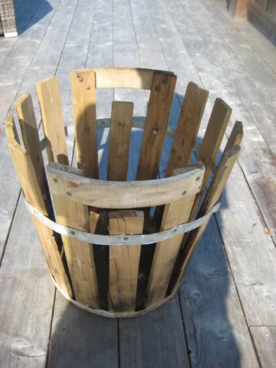 Kogge til glassballong ca 46 cm i diameter ca 44 cm høg