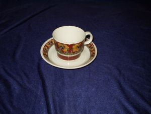 Heidi stor kopp og tefat fra Figgjo