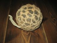 Pen kavl ca 10 cm i diameter lys grønn med oppheng tidleg 1900