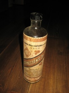 Flaske uten innhold, EDDIKESSENS 35 %, fra NORSK FRUGT COMPAGNIE AV 1898, OSLO, 50 tallet. 