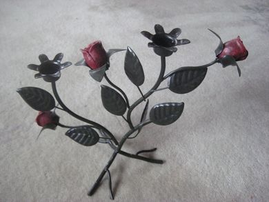 Pen spesiell lysestake i metall for bord ca 23 cm høg 60 tallet