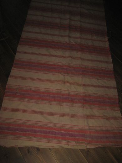 Gammelt teppe med plantefarging tidleg 1900