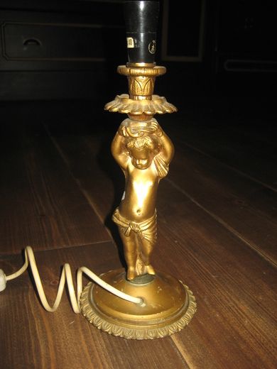 Meget pen og gammel lampesokkel i metall gullmala Tidleg 1900