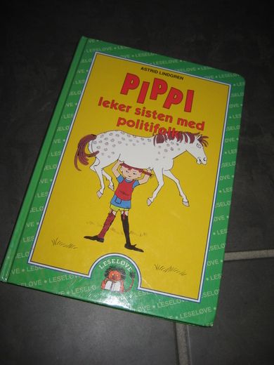 LINDGREN ASTRID: PIPPI leker sisten med politifolk 1993