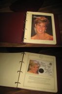 Diana minnealbum med 18 sider fullt med minne ting fra Diana.