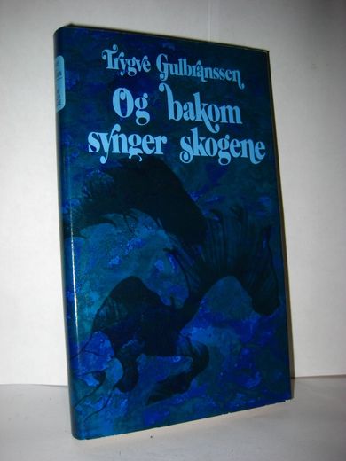 Gulbranssen, Trygve: Og bakom synger skogene.  1973