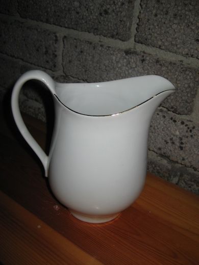 Melkemugge med gullkant