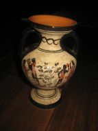 Pen vase, ca 15 cm høg.