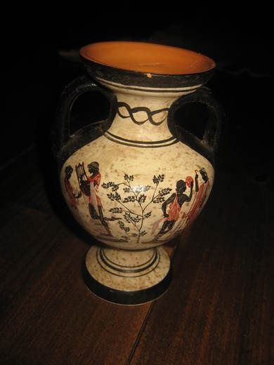 Pen vase, ca 15 cm høg.