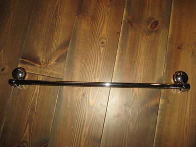 Pent ubrukt oppheng for handduker på bad ca 62 cm langt