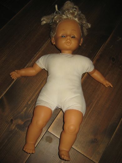 Dokke ca 48 cm høg 70-80 tallet