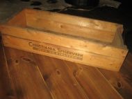 Pen trekasse fra CHRISTIANIA SPIGERVERK ca 85*34 cm stor 19 cm høg kan brukes til så mangt 60 tallet