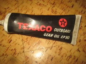Tube uten innhold, TEXACO outboard gir oil. 
