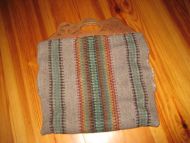 Vevd veske med utskore handtak