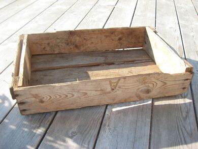 Gammel trekasse fra 40-50 tallet ca 57*35 cm stor 12 cm høg