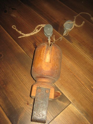 Kva er no dette? Brukt ved veving med vevstol. 50 tallet.
