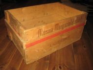 Pen trekasse fra Mesna Margarinfabrikk Lillehammer 36 kg ca 57*36 cm stor 26cm høg 50-60 tallet