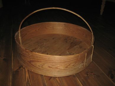 Gammel og pen flatbrødkorg 1800 tallet