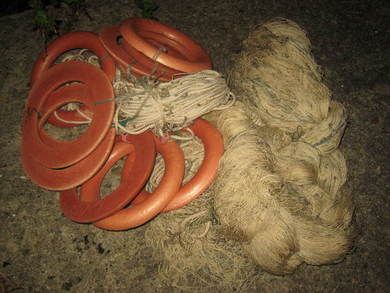 Gammelt bommullsgarn med flyteringer noe for din kjellerstue eller naust sjøbod? 40-50 tallet