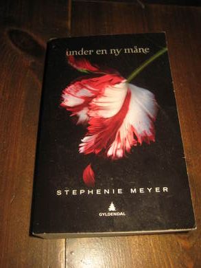 MEYER STEPHNIE: under en ny måne 2009