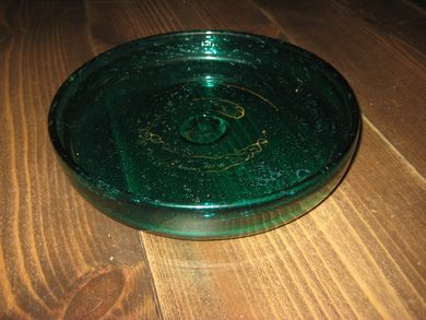 Meget pene glassfat i grønnt glass Ca 19 cm i diameter 70 tallet