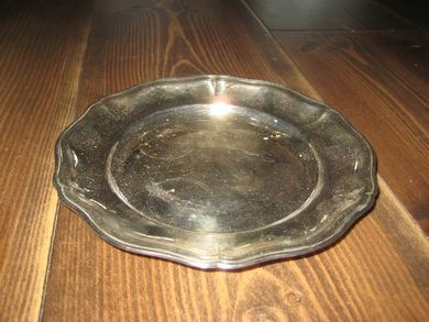 Eldre blikkfat ca 18 cm i diameter