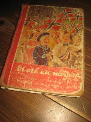 VI ER EN NASJON, nostalgisk lærebok i historie fra 60 tallet, litt slitasje.