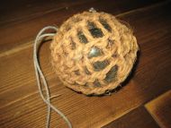 Pen kavlkule med fletting tidleg 1900 Ca 10 cm i diameter Mørk grønn