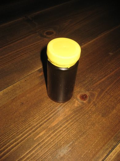 Eldre pilleglass med plast skrukork 60 tallet