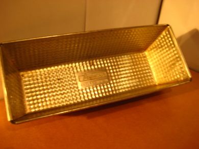 Gammel brødform i metall merka Aanonsen ART NR 121-15