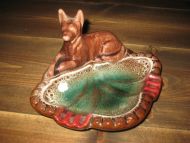 Askebeger i porselen med hund fra Krustøybua Trondheim 60 tallet