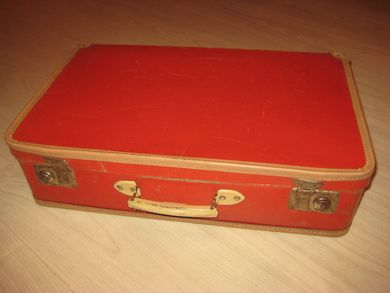 Pen rød koffert fra 50 tallet Ca 50*30 cm stor