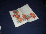 Serviett med blomstermotiv fra eldre samling