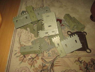 Stor pose med byggesett til borg noe for deg?