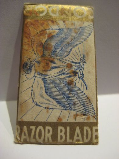 Pakke med 4 blad, usikker på om det er blad som matsjer omslaget.