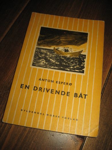 ESPERØ: EN DRIVANDE BÅT. Stempla TRESFJORD SKULE, 1958. 