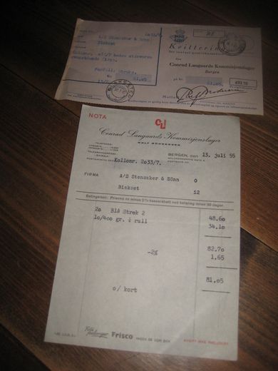 Faktura fra Conrad Langaards Kommisjonslager Bergen 13 JULI 1955 Samt postgiro kvittering med stempel BLAKSÆTER 16 7 55 for innbetalt beløp Selges samla