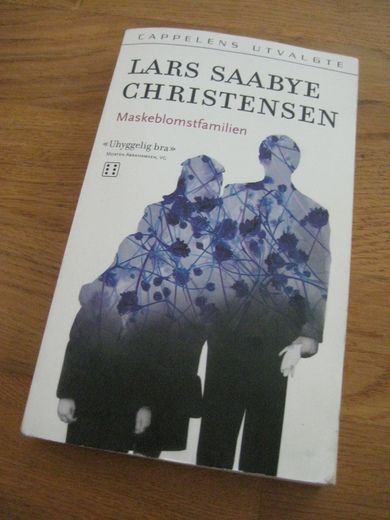 CHRISTENSEN, LARS SAABYE: Maskeblomstfamilien. 2004. 