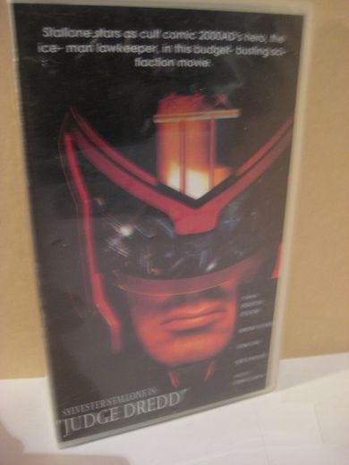 STALLONE: JUDGE DREDD