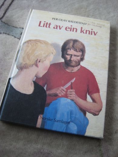 KALDESTAD, OLAV. Litt av ein kniv. 1981. 