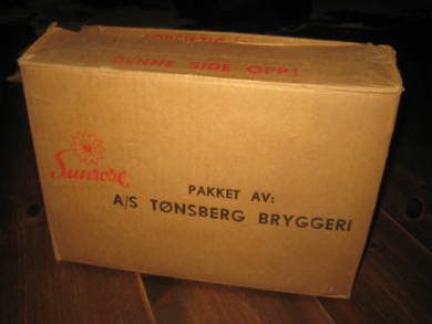 Eske fra TØNSBERG BRYGGERI, SUNROE, 60-70 tallet. Ca 35*15 cm stor, 25 cm høg, pen i en krambod. 