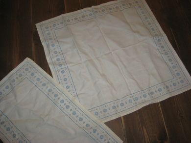 Brodert duk og brikke 60 tallet