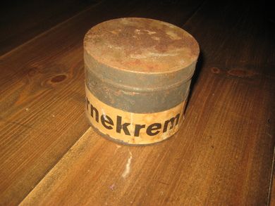 Tom boks BJØRNEKREM 50 tallet