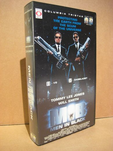 TOMMY LEE JONES / WILL SMITH: MEN IN BLACK 1997 11 ÅR 98 MIN Science Fiction