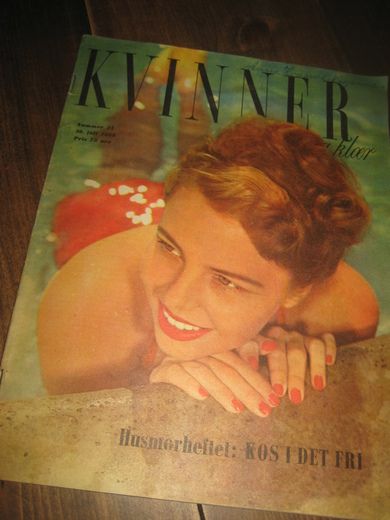 1958 nr 031 KVINNER og klær