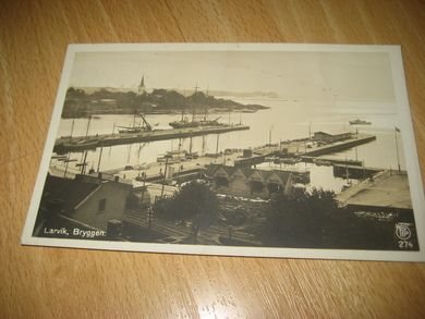 Larvik Bryggen Fra Eberh B Oppi Kunstfdorlag 274