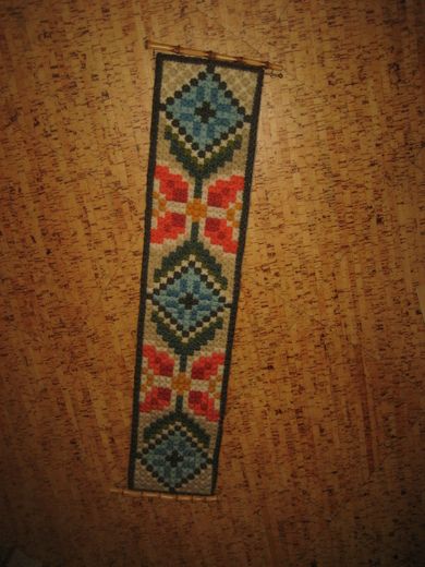 Brodert veggløper med oppheng ca 70 cm lang 50 - 60 tallet