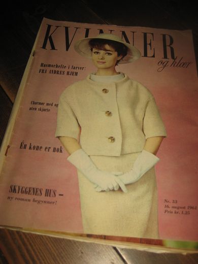 1961 nr 033 kvinner OG KLÆR