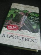 HOLMQUIST: RAPSGUBBENE. 2014. 