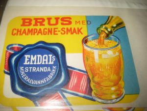 Strøken etikett fra Emdals Mineralvannfabrikk, Stranda:  BRUS MED CHAMPAGNE SMAK.  60- 70 tallet.